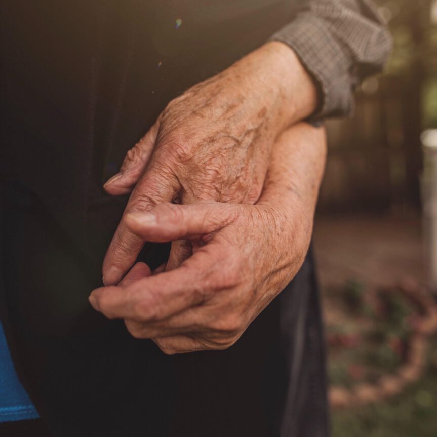 2 handen in elkaar dementie